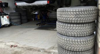Украинцам рассказали, как могут обмануть при «переобувке» машины