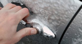 Українцям розповіли, як паркувати авто на ніч у мороз, щоб вранці не було проблем