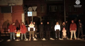 В полиции показали, насколько плохо видны пешеходы без светоотражателей