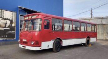 В Украине восстановили автобус 80-х годов с автоматической коробкой передач