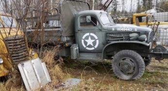 В Америці серед глушини виявили величезне кладовище раритетних 80-річних вантажівок