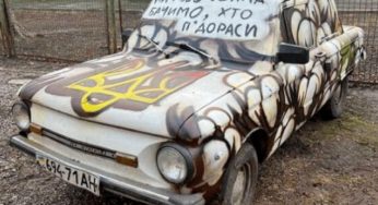 В Україні помітили незвичайний “Запорожець” із патріотичним тюнінгом