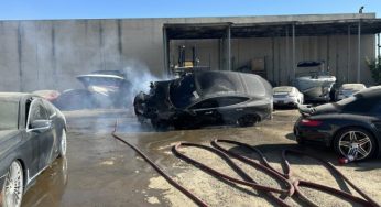 Электрокар Tesla вспыхнул после нескольких месяцев на свалке: видео
