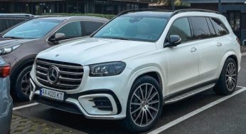 В Украине заметили новый флагманский кроссовер Mercedes: фото