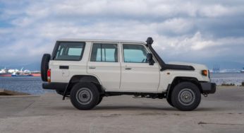 Toyota показала свій оновлений 10-місний Land Cruiser 70: фото