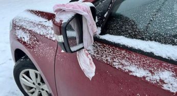 Водителей предупредили о новой афере автоворов с помощью тряпки на зеркале автомобиля
