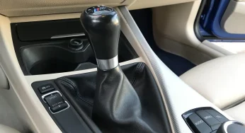 Водіям назвали ситуації, коли механічна коробка передач краща за «автомат»