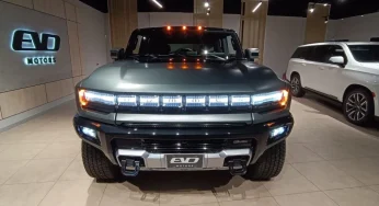 В Украину привезли новейший Hummer на электрической тяге: фото