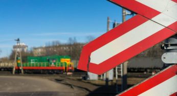 Как действовать, если автомобиль заглох на ж/д переезде: жизненно важные советы