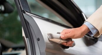 Зачем опытные водители сверлят дыры в дверях автомобиля