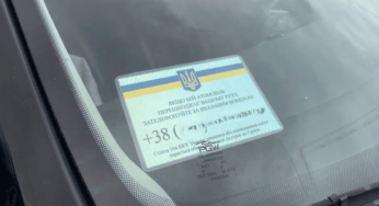 Полицейский объяснил, почему нельзя оставлять номер телефона под стеклом автомобиля