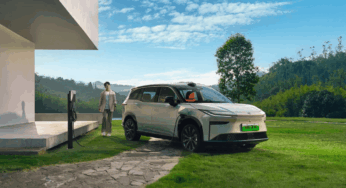 Конвеєр не встигає штампувати: новий дешевий кросовер Toyota розмітають в Китаї
