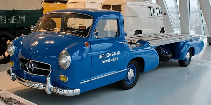 Mercedes-Benz Renntransporter “Blue Wonder” (1955)